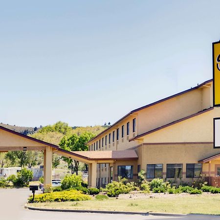 Super 8 By Wyndham Klamath Falls Buitenkant foto
