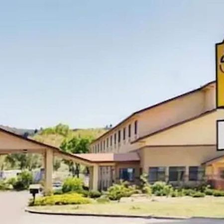 Super 8 By Wyndham Klamath Falls Buitenkant foto
