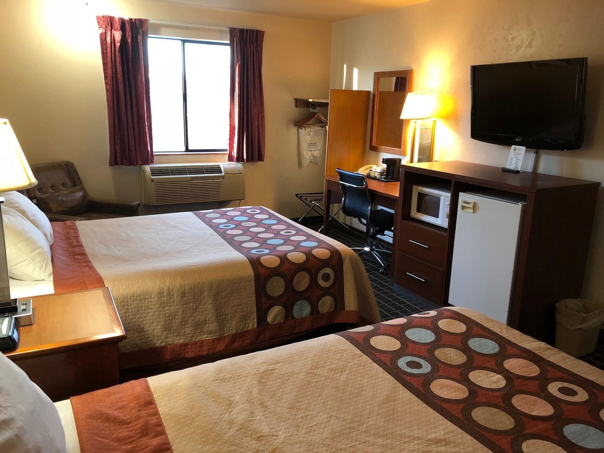 Super 8 By Wyndham Klamath Falls Buitenkant foto